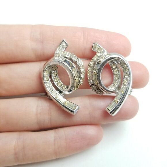 Vintage Silver Tone Spiral Rhinestone Clip On Earrings Retro Estate Style - Picture 1 of 7